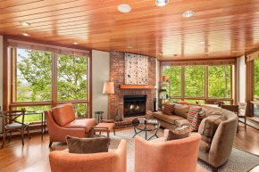 Convenient Snowmass View Townhome with Ski Access by The Woodrun V Townhouses